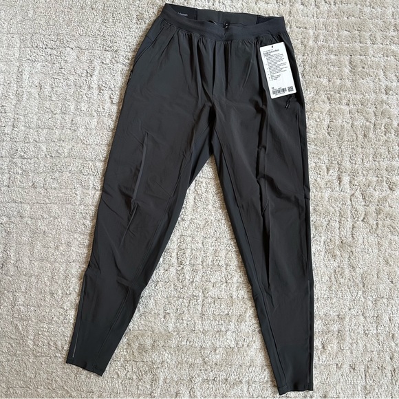 *Shorter Lululemon Surge Hybrid Pant - Graphite Grey - Picture 3 of 5